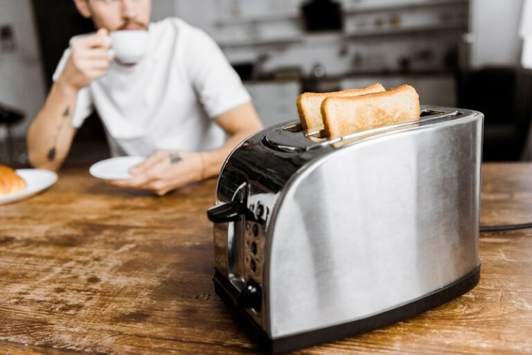 How Does a Toaster Work? A Guide For The Perfect Breakfast
