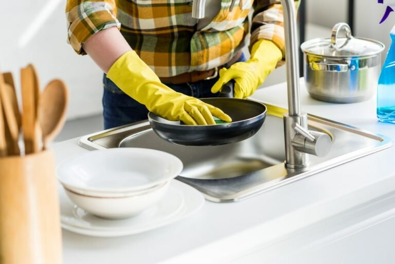 How to Clean Burnt Saucepans: Quick and Effective DIYs