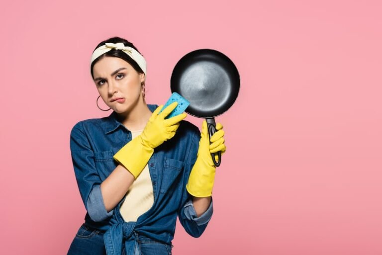 Tidy Kitchen Tip: How to Clean a Frying Pan