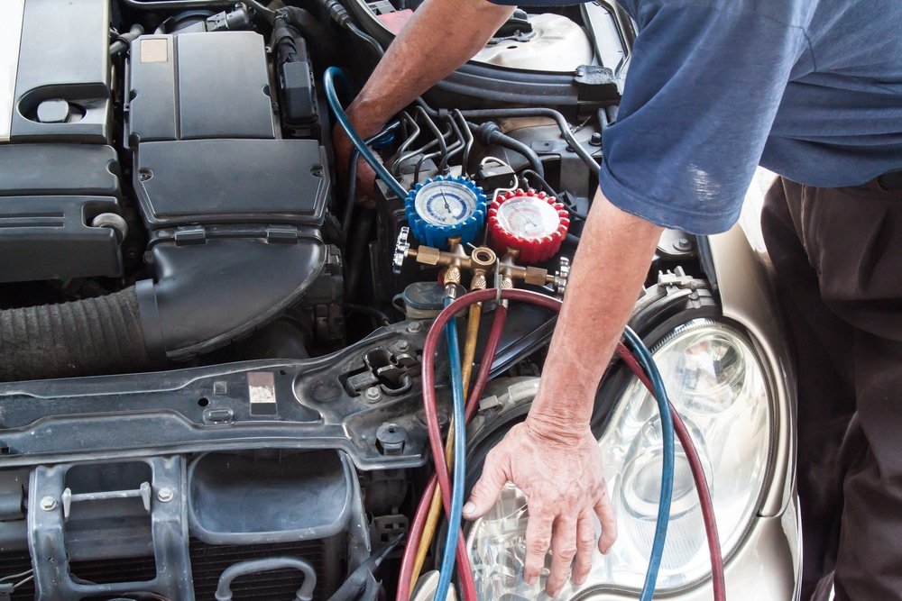 How to Flush a Radiator With a Garden Hose