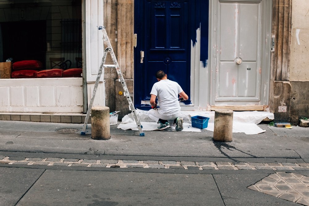 how to paint a front door without removing it