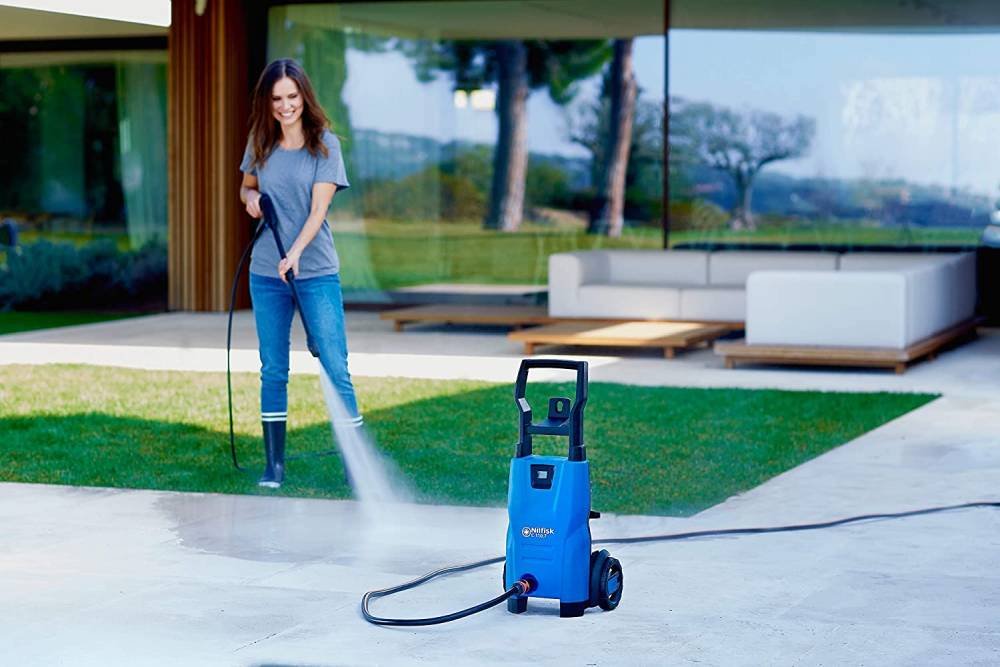 how to use a pressure washer