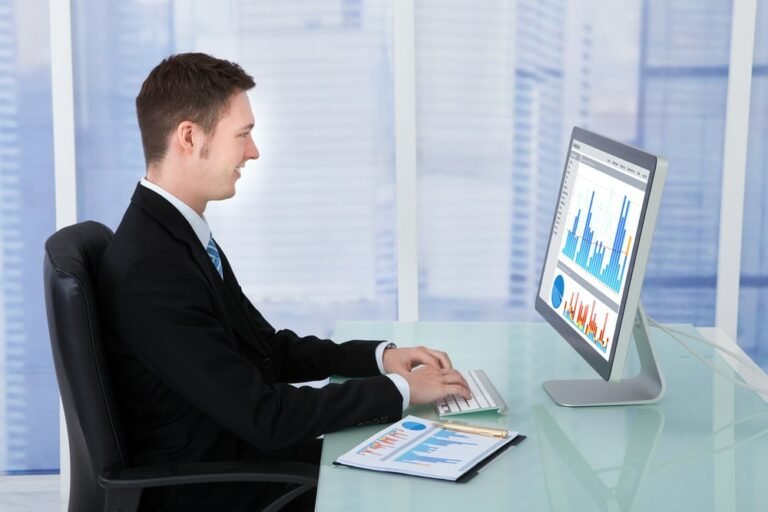 How to Sit at a Desk: Correct Posture Is Important